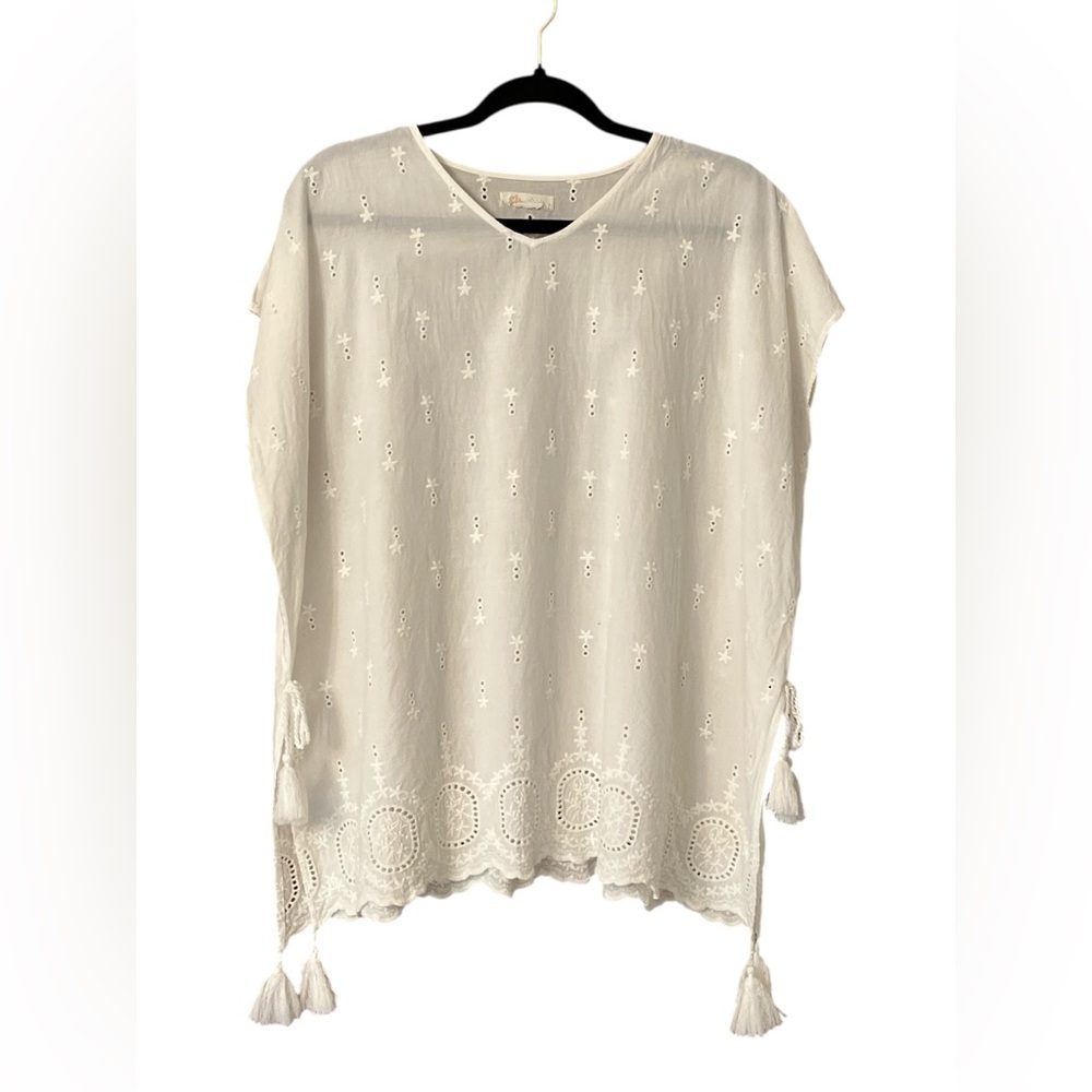 Gianni Bini white eyelet top